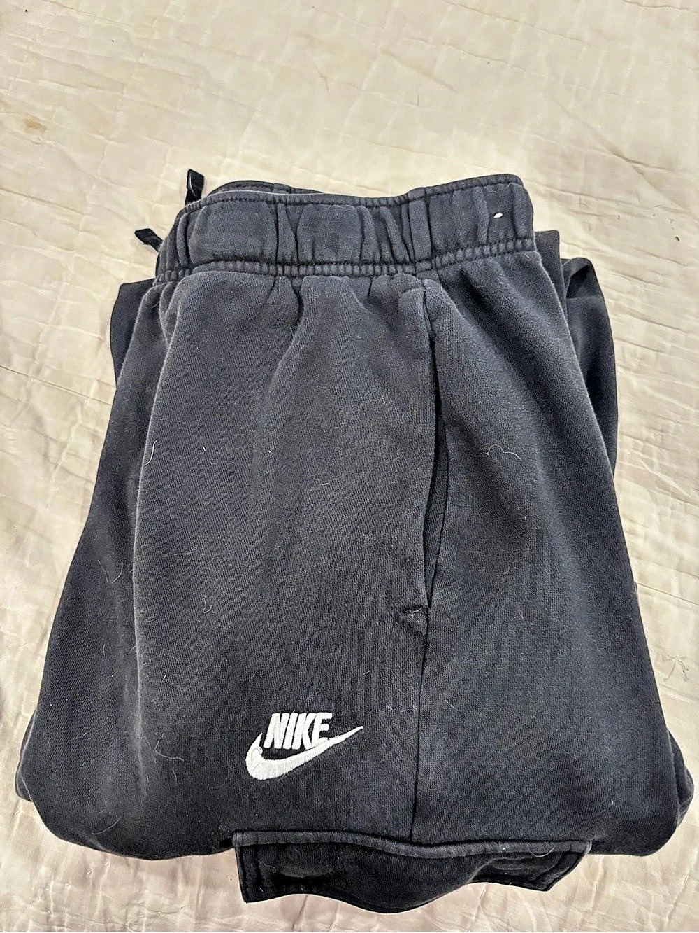 Nike Cargo sweats Black Size Medium (bleach spots)